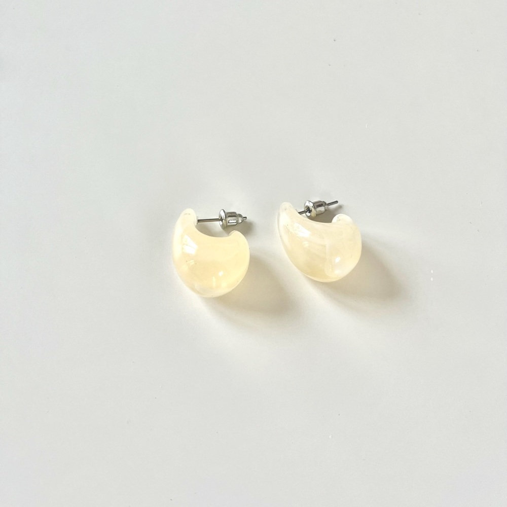 Pearl resin water drop earrings